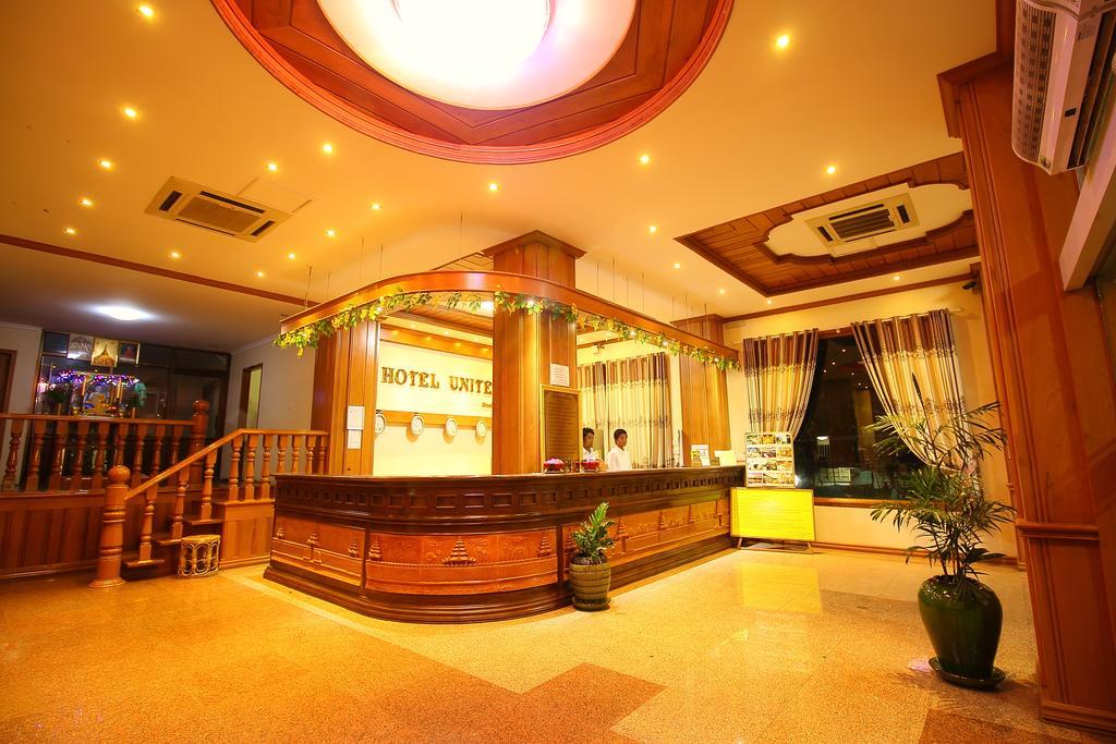 Hotel United Mandalay Buitenkant foto