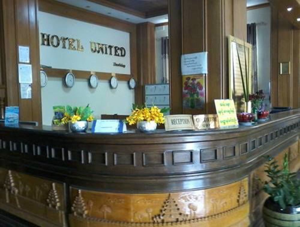 Hotel United Mandalay Buitenkant foto
