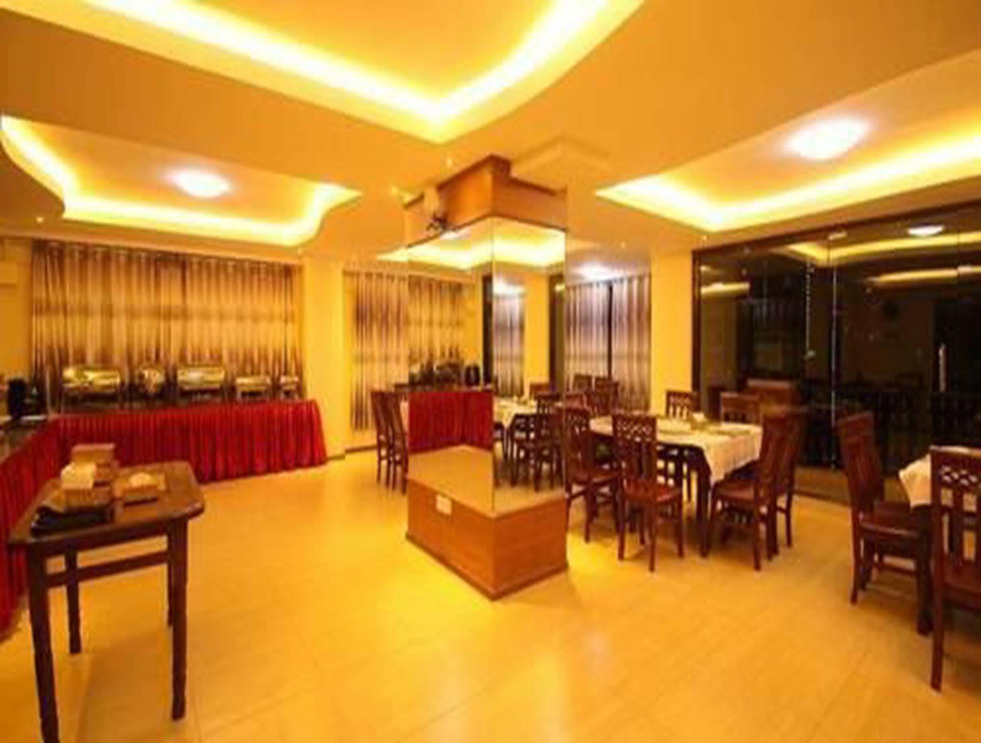 Hotel United Mandalay Buitenkant foto