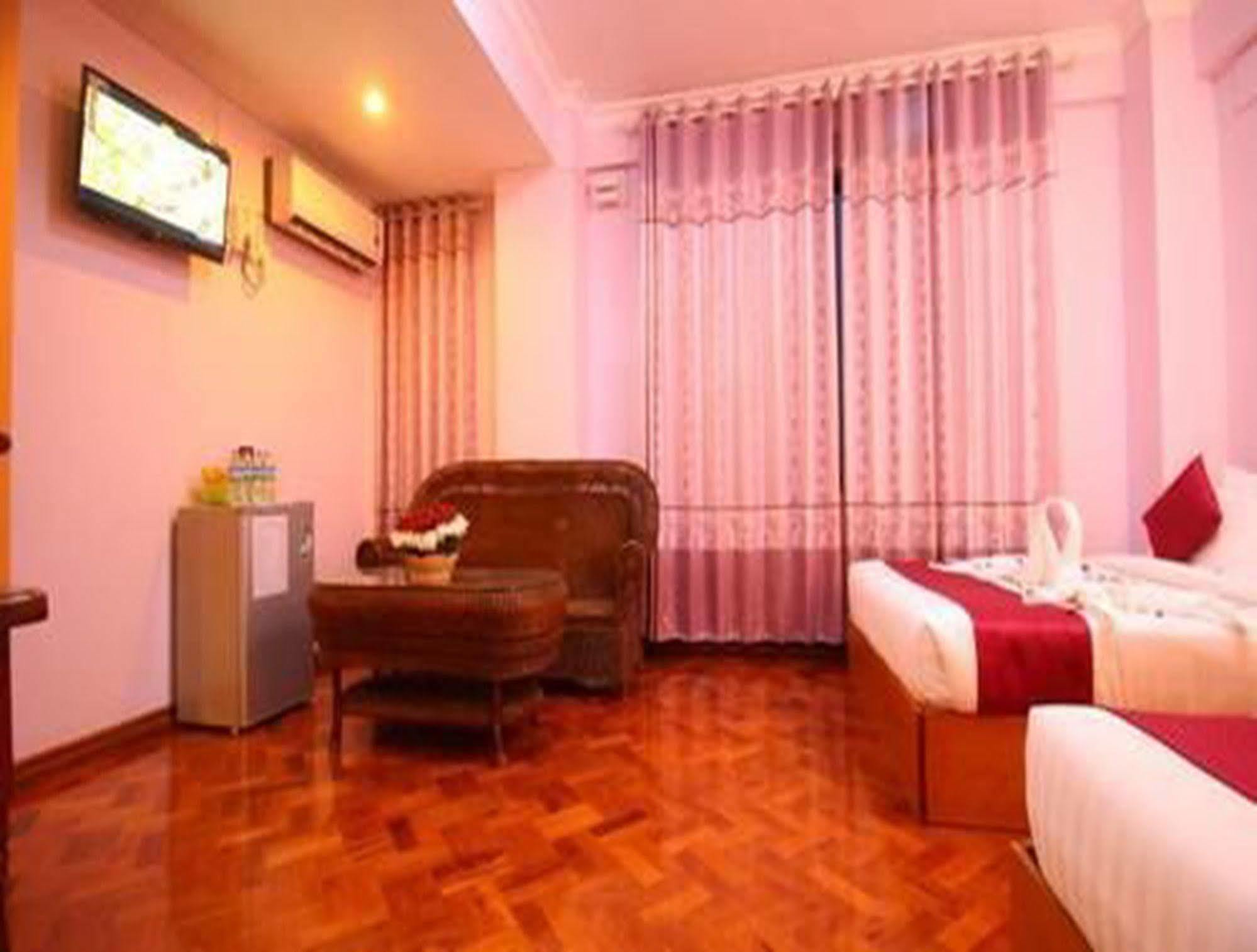 Hotel United Mandalay Buitenkant foto