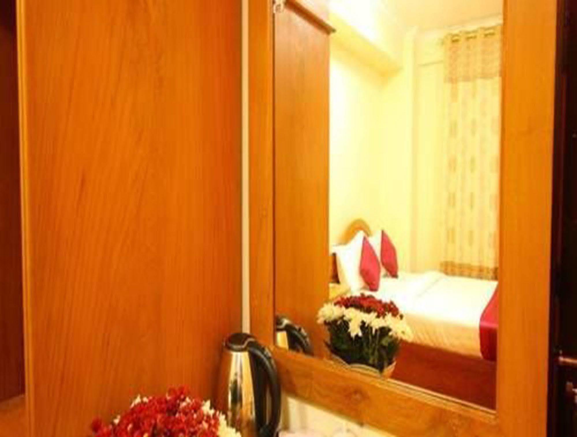 Hotel United Mandalay Buitenkant foto