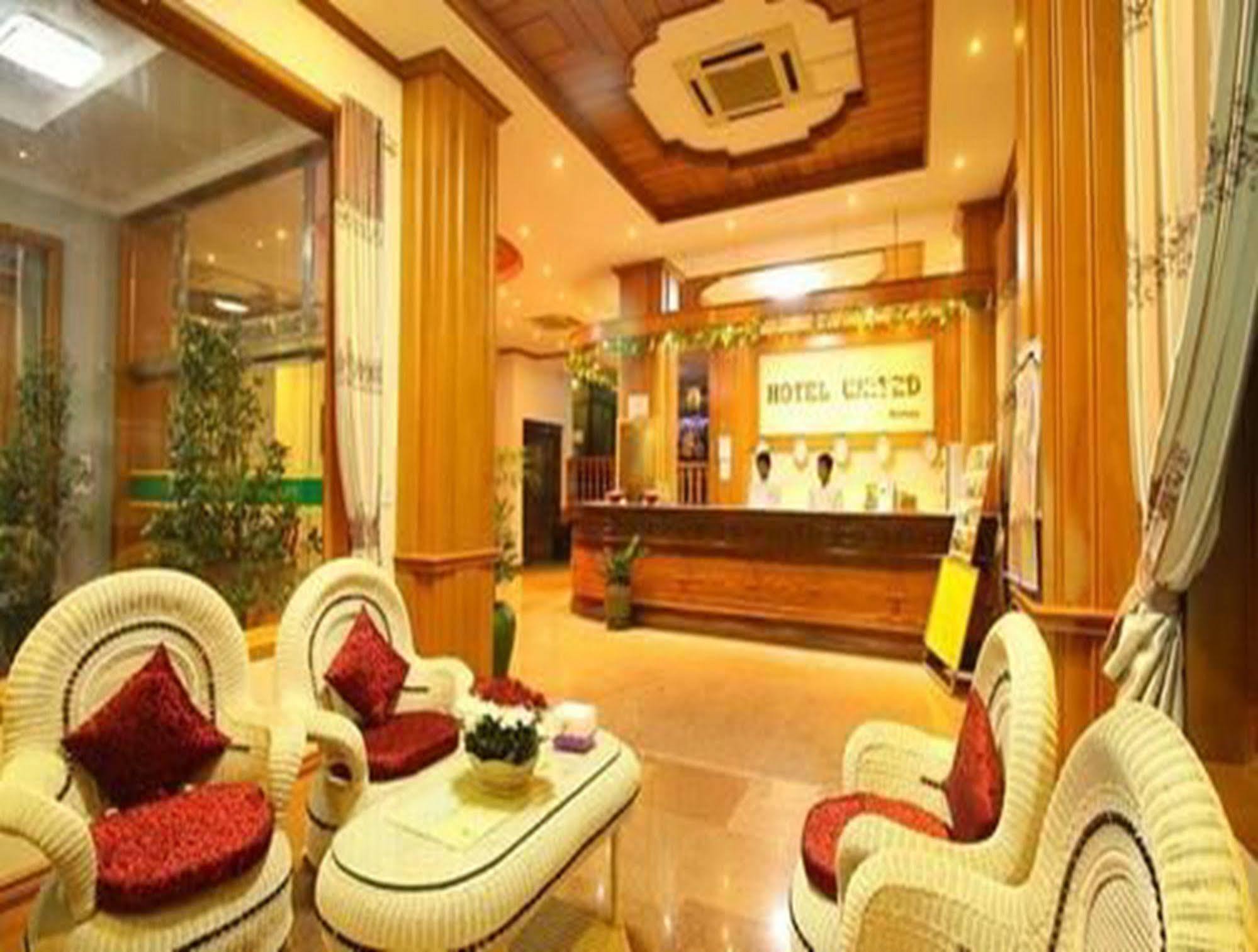 Hotel United Mandalay Buitenkant foto