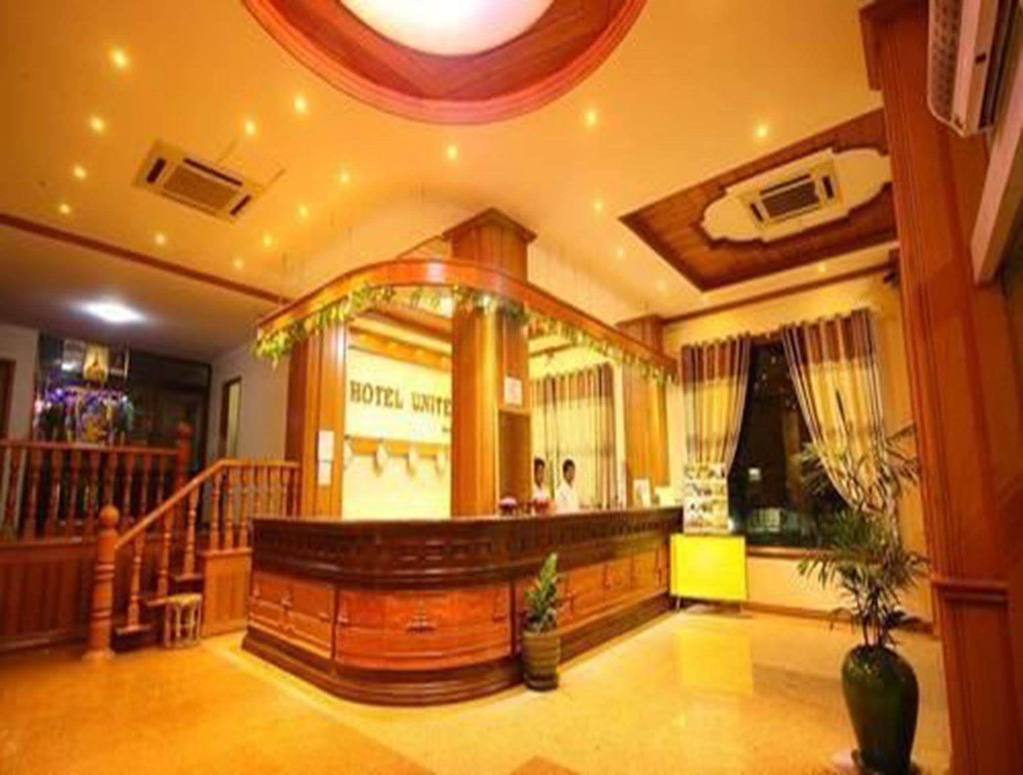 Hotel United Mandalay Buitenkant foto