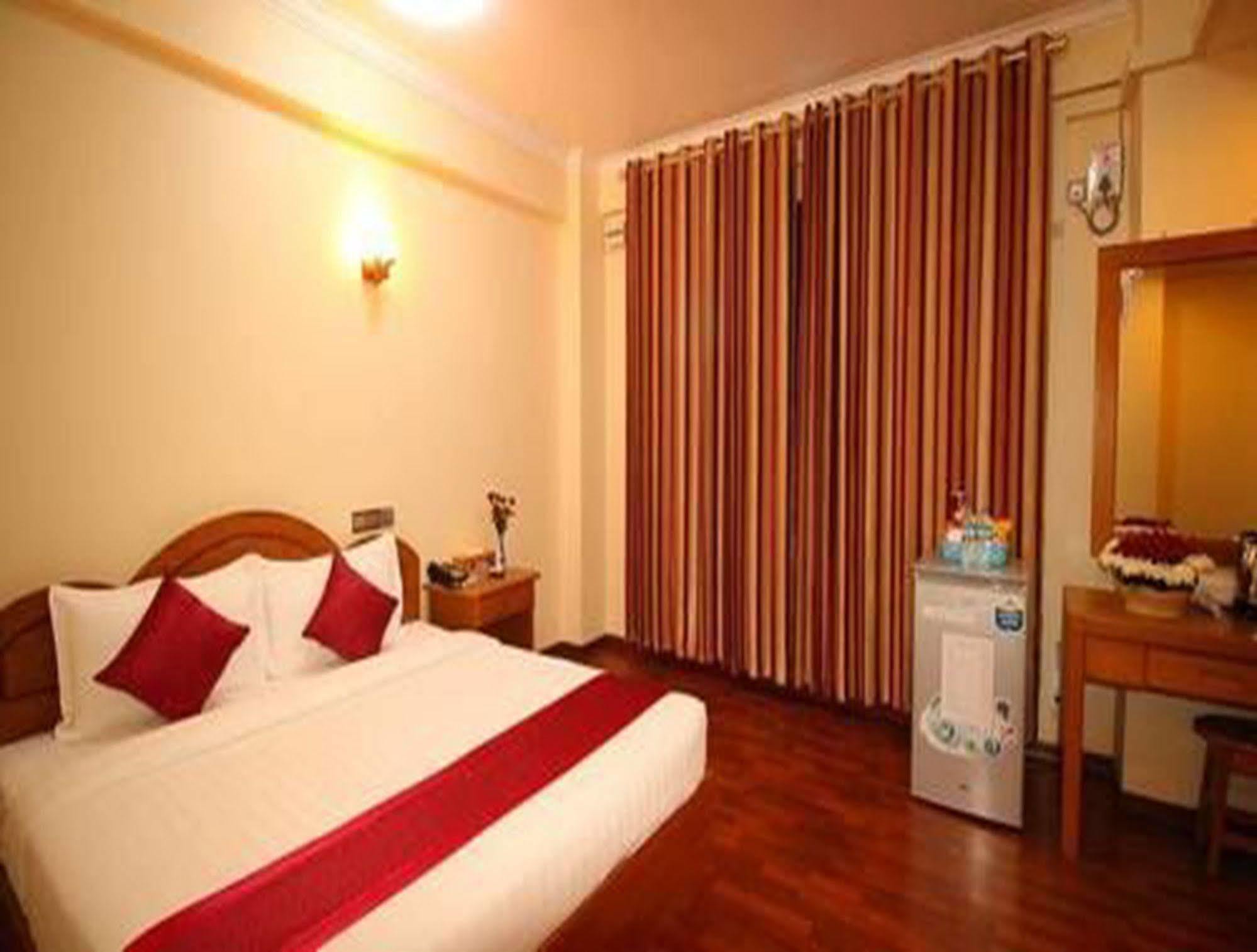 Hotel United Mandalay Buitenkant foto