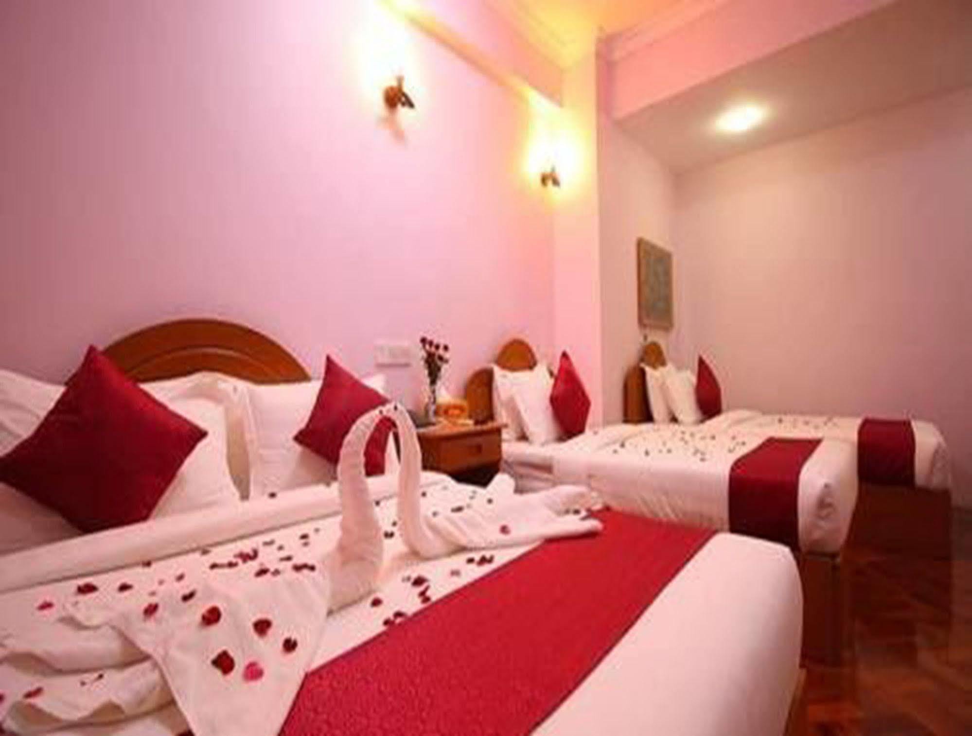 Hotel United Mandalay Buitenkant foto