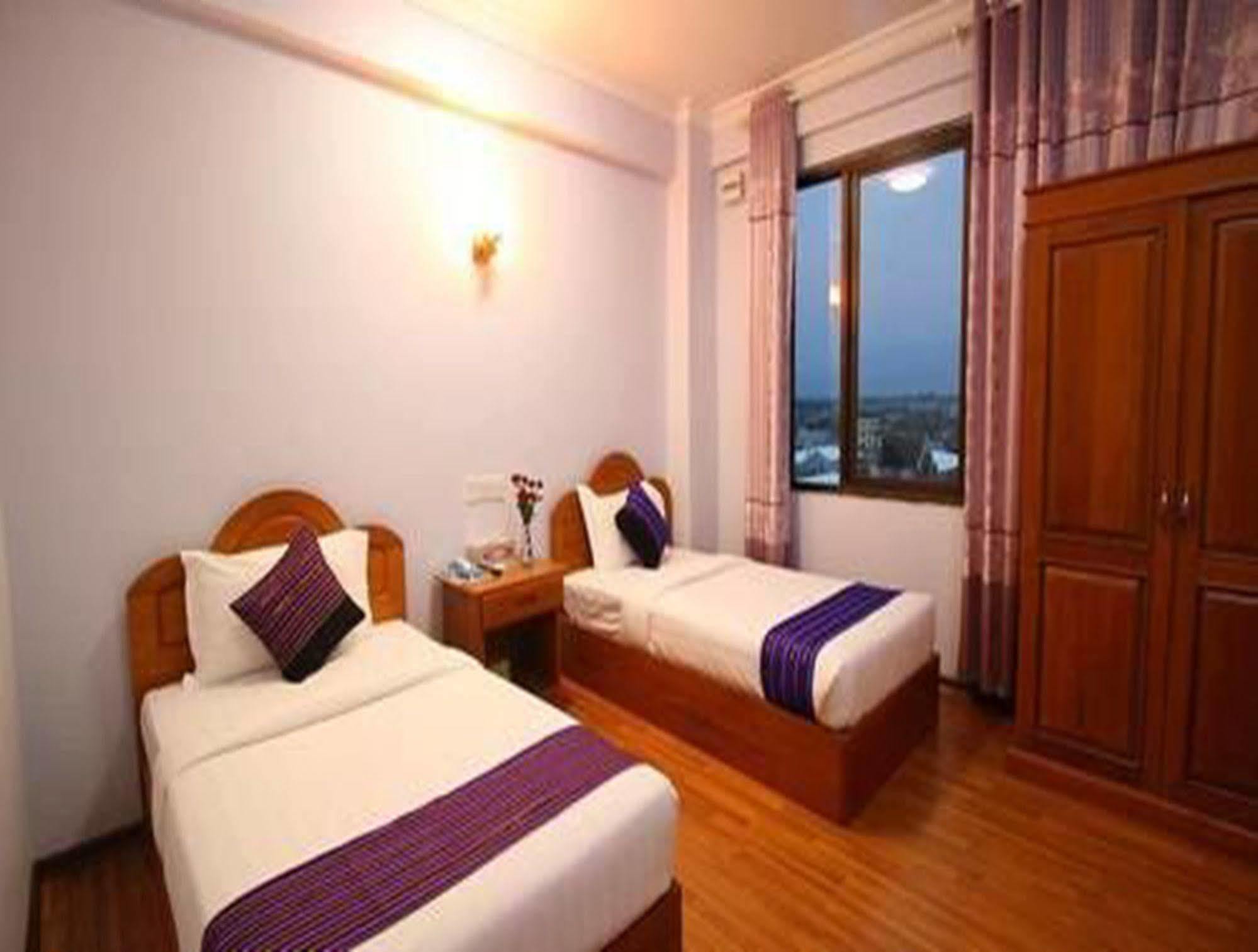 Hotel United Mandalay Buitenkant foto